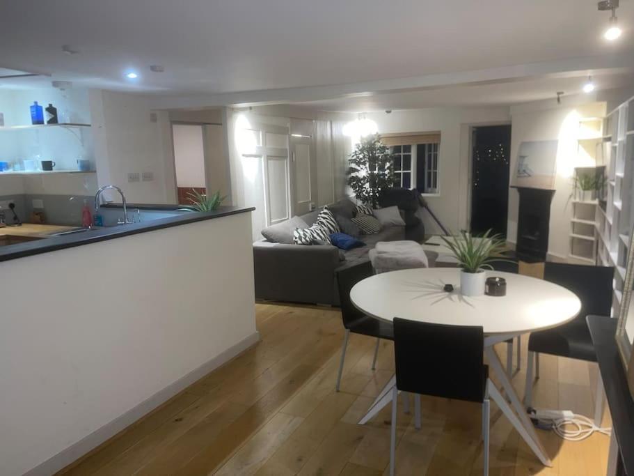 Spacious 2 Bedroom Apartment In The Heart Of Soho. Londres Exterior foto